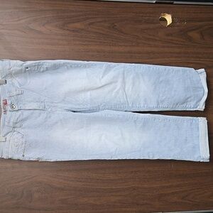 Santana Size 8 Light Wash Blue and White Striped Mid Rise Classic Fit Capris
